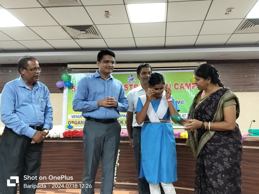 ।। ବାରିପଦା ଠାରେ ଦୃଷ୍ଟି ବାଧିତ ଛାତ୍ର ଛାତ୍ରୀଙ୍କୁ ସୁନେତ୍ର ଶିବିରରେ ଜିଲ୍ଲାପାଳଙ୍କ ଦ୍ୱାରା ଚଷମା ବଣ୍ଟନ ।।