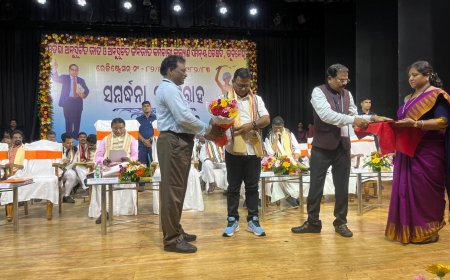 ।। ଭୁବନେଶ୍ବର ରବିନ୍ଦ୍ର ମଣ୍ଡପରେ ଓଡ଼ିଶା ଅନୁସୂଚିତ ଜାତି ଓ ଅନୁସୂଚିତ ଜନଜାତି କର୍ମଚାରି କଲ୍ୟାଣ ସମନ୍ୱୟ ପରିଷଦ ଭୁବନେଶ୍ଵର ତରଫରୁ ଆୟୋଜିତ କାର୍ଯ୍ୟକ୍ରମ ରେ ବିଷମକଟକ ବିଧାୟକ ଙ୍କୁ ସମ୍ବର୍ଦ୍ଧିନା ।।