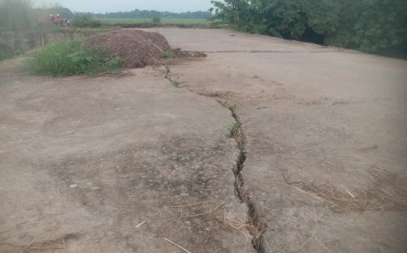 ନିମ୍ନମାନର କାମ ସାଇଡି ୱାଲ ଫାଟି ଆଁ