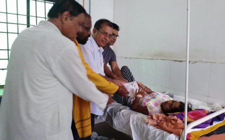 କ୍ଷିତିଜ୍ୟୋତିଃ ଆଶ୍ରମ ତରଫରୁ ଜିଲ୍ଲା ମୁଖ୍ୟ ଚିକିତ୍ସାଳୟରେ ରୋଗୀଙ୍କୁ ଫଳ ବଣ୍ଟନ