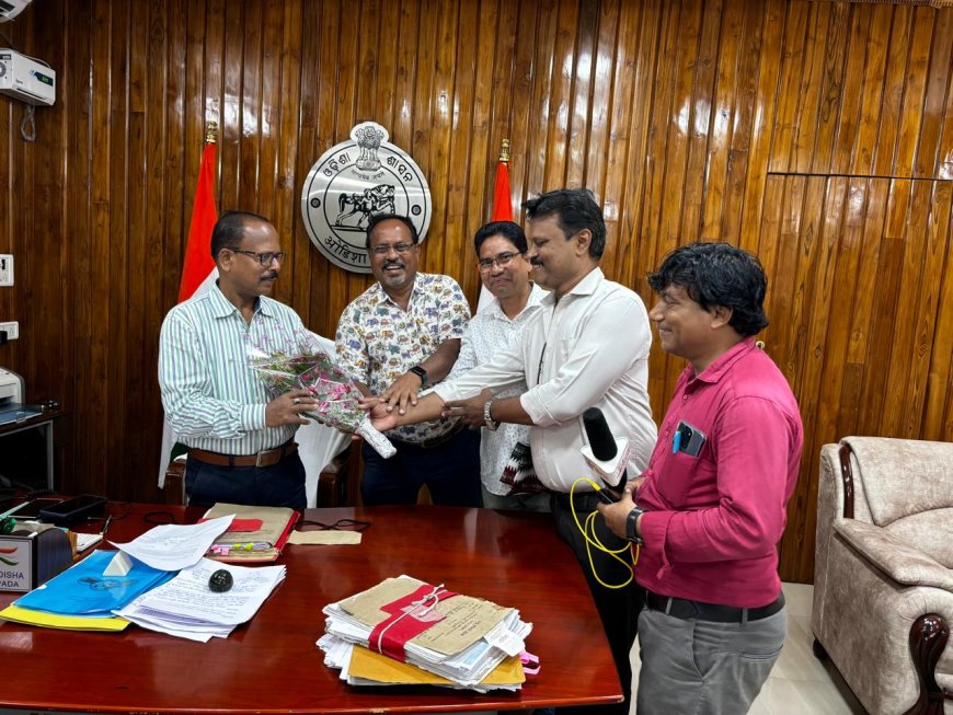 କମ୍ୟୁନିଟି ରେଡ଼ିଓ କର୍ମକର୍ତ୍ତାଙ୍କ ସହ ଜିଲ୍ଲାପାଳଙ୍କ ଆଲୋଚନା