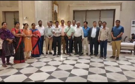 ଦିଲ୍ଲୀ  କଳିଙ୍ଗ  ଶୀକ୍ଷା ସମାଜ ପକ୍ଷରୁ  ଜାତୀୟ ସମ୍ମାନ ପ୍ରାପ୍ତ ଓଡିଶାର ୨ ଶିକ୍ଷକ ଡ: ଦ୍ବିତୀ ଚନ୍ଦ୍ର ସାହୁ ଓ ସନ୍ତୋଷ କୁମାର କର ଙ୍କୁ ସମ୍ମାନୀତ କରିଛନ୍ତି