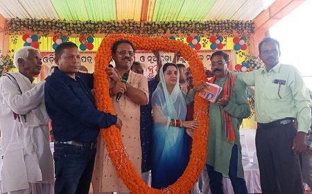 ନୂଆପଡା ଜିଲ୍ଲା ଶ୍ରମିକ ମହାସଂଘ ମିଳିତ ଆନୁକୁଲ୍ୟରେ ବିଶାଳ ସମାବେଶ