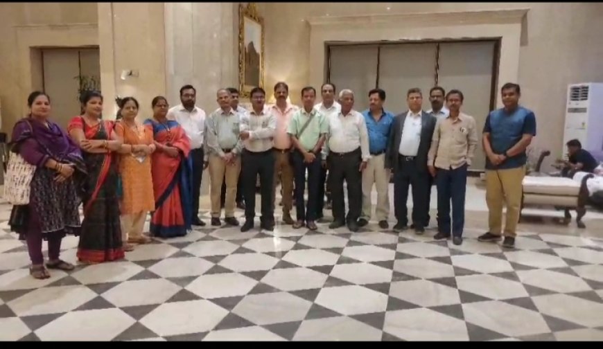 ଦିଲ୍ଲୀ କଳିଙ୍ଗ ଶୀକ୍ଷା ସମାଜ ପକ୍ଷରୁ ଜାତୀୟ ସମ୍ମାନ ପ୍ରାପ୍ତ ଓଡିଶାର ୨ ଶିକ୍ଷକ ଡ: ଦ୍ବିତୀ ଚନ୍ଦ୍ର ସାହୁ ଓ ସନ୍ତୋଷ କୁମାର କର ଙ୍କୁ ସମ୍ମାନୀତ କରିଛନ୍ତି