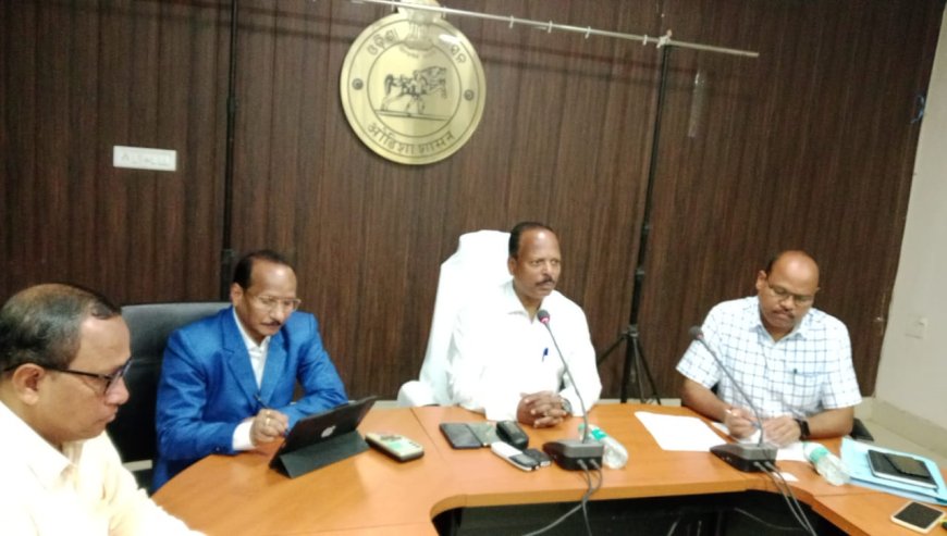 ନୂଆପଡା ରେ ଦୀର୍ଘ ଦିନର ବ୍ୟବଧାନ ରେ ଜିଲ୍ଳା ଉନ୍ନୟନ ବୈଠକ ଅନୁଷ୍ଠିତ