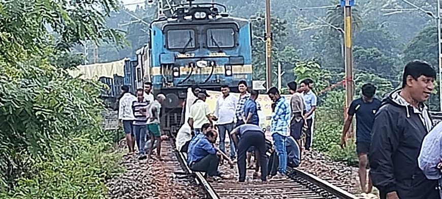 ।। ବେଦାନ୍ତ କମ୍ପାନୀର ପରିବେଶ ବିରୋଧୀ ବର୍ବରତା ଓ ସ୍ଥାନୀୟ ଅଞ୍ଚଳକୁ ଉପେକ୍ଷା ପ୍ରତିବାଦରେ ରାସ୍ତା ରୋକ ।।