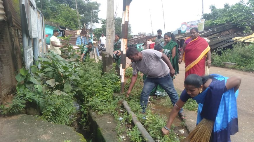 ।। ଶ୍ରଦ୍ଧା ସ୍ଵୟଂ ସହାୟିକା ଗୋଷ୍ଠୀ ସହାୟତାରେ ଟିକରପଡ଼ାରେ ସ୍ବଚ୍ଛତା ଅଭିଯାନ ।।