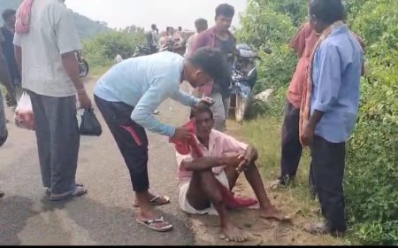 ।। ସ୍କୁଟି ବାଇକ ମୁହାଁମୁହିଁ ଧକ୍କା ରେ ଜଣେ ଗୁରୁତର ୪ ଆହତ ।।