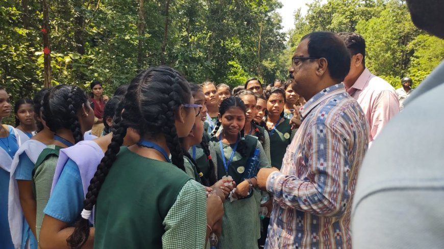 କିଆପଦର କସ୍ତୁରବା ବିଦ୍ୟାଳୟରେ ଅବ୍ୟବସ୍ଥା, ଅସନ୍ତୁଷ୍ଟ ଛାତ୍ରୀ ଜିଲ୍ଲାପାଳଙ୍କୁ ଭେଟିବା କୁ ଘଞ୍ଚ ଜଙ୍ଗଲ ରାସ୍ତା ମଝିରେ