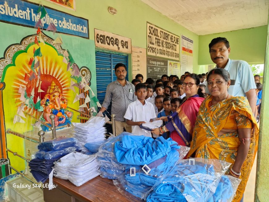 ।। ସରକାରୀ ଉଚ୍ଚ ପ୍ରାଥମିକ ବିଦ୍ୟାଳୟ ଅଙ୍ଗାରପଦାରେ ପୋଷାକ ବଣ୍ଟନ ।।