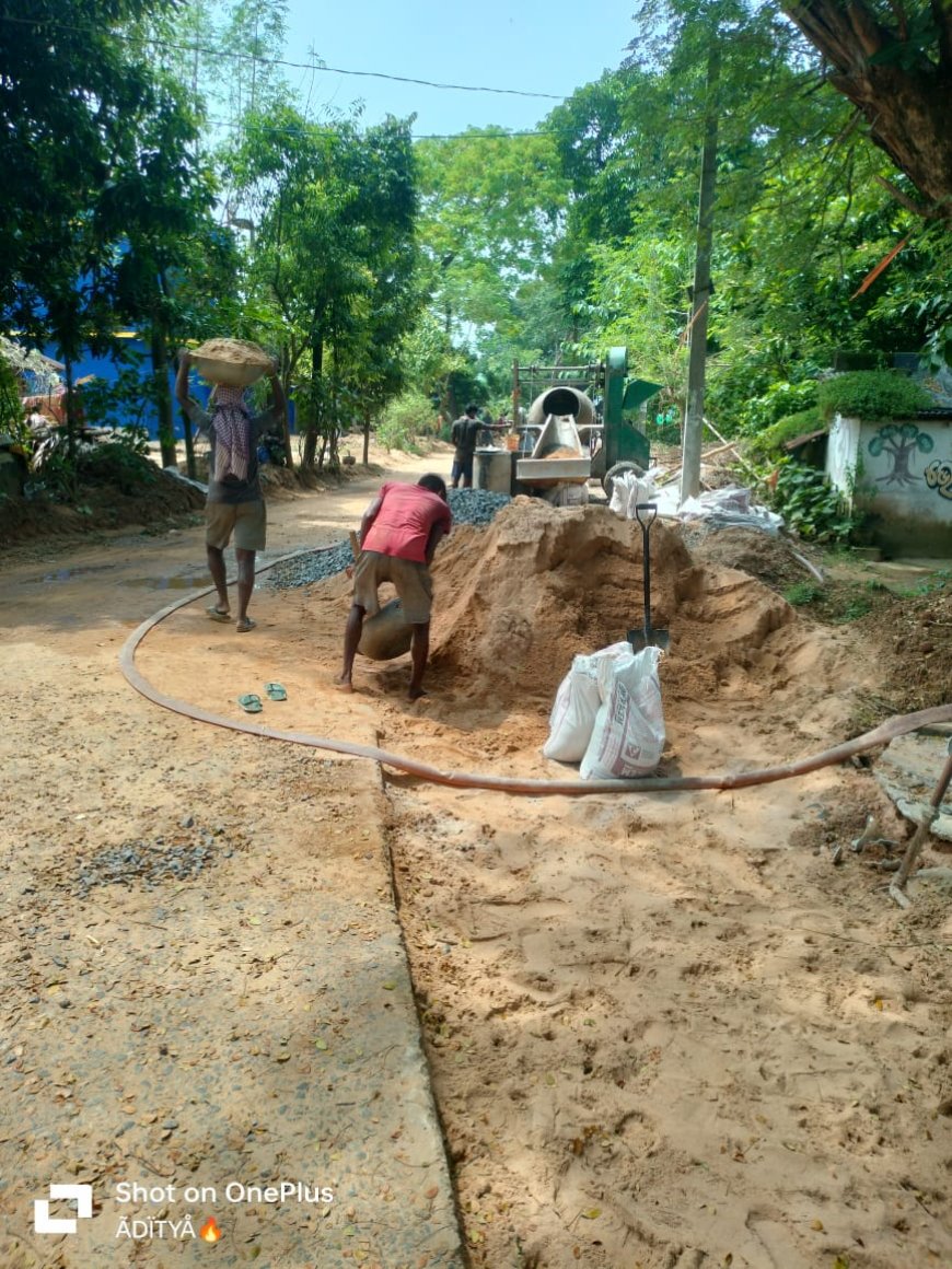 ।। ସୂଚନା ଫଳକ ନ ଥାଇ ଚାଲିଥିବା କାର୍ଯ୍ୟକୁ ଗ୍ରାମବାସୀ ଙ୍କ ବିରୋଧ ।।