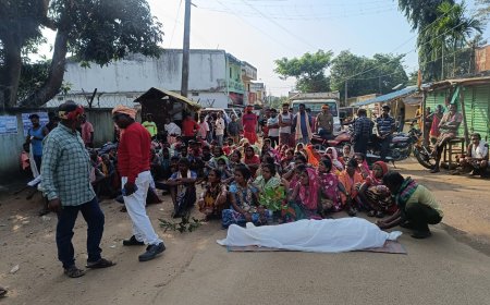 IIC ଙ୍କ ବଦଳି ଦାବି ସହ ତେନ୍ତୁଳୀଖୁଣ୍ଟି ଥାନା ସମ୍ମୁଖରେ ମୃତ ମର ଶରୀର ନେଇ ଧାରଣl