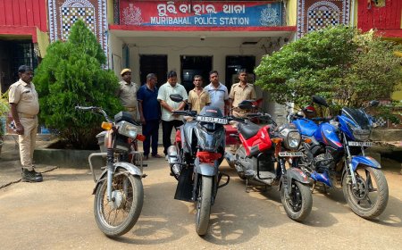 Muribahal police raid on gambling 4 people went to jail along with 2 journalists Cash, mobile and bike seized (photo)