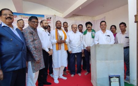 माटी लोगनल साहित्य संसद अनुकुल्या के अवसर पर नबरंगपुर जिले के रक्त तीर्थ, पापदाहांडी में शहीद माटी की याद में एक कवि और लेखक सम्मेलन आयोजित किया गया।