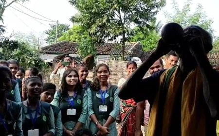 प्रियाधारिणी इंदिरा हाई स्कूल, चुरगांव में गुब्बारा जागरूकता।