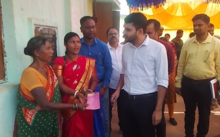 थुआमुल रामपुर में जिलाधिकारी का लोक शिकायत एवं निवारण शिविर