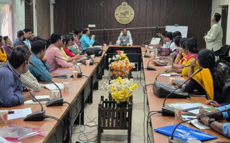 नुआपाड़ा जिले के राष्ट्रीय स्वास्थ्य मिशन में कार्यरत डॉक्टरों और अधिकारियों को संबोधन एल