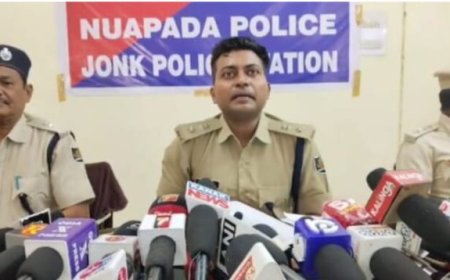 ନୂଆପଡ଼ା ଜିଲ୍ଲା ଖରିଆର ରୋଡ ଜୁଆ ଆଡ୍ଡା କୁ ଚଢାଉ ଘଟଣା ନେଇ ଜିଲ୍ଲା ଆରକ୍ଷୀ ଅଧ୍ୟକ୍ଷକଙ୍କ ସାମ୍ବାଦିକ ସମ୍ମିଳନୀ