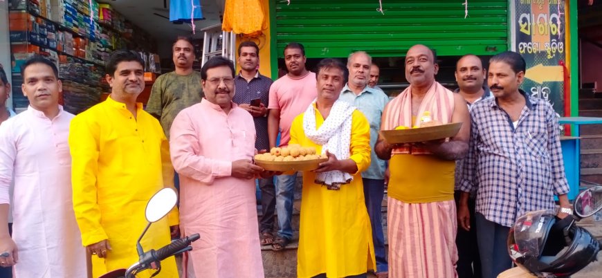 ।। ମା 'ପାଟଖଣ୍ଡା ମାର୍କେଟ ବ୍ୟବସାୟୀ ସଂଘ ତରଫରୁ ଦୀପାବଳି ଉପଲକ୍ଷେ ଦୀପଦାନ ସହ ପ୍ରସାଦ ବଣ୍ଟନ ।।