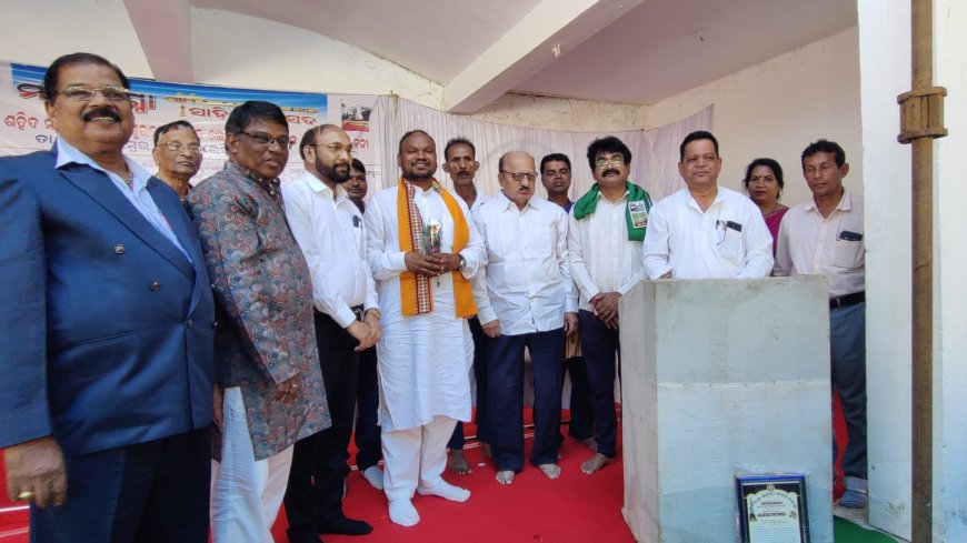 माटी लोगनल साहित्य संसद अनुकुल्या के अवसर पर नबरंगपुर जिले के रक्त तीर्थ, पापदाहांडी में शहीद माटी की याद में एक कवि और लेखक सम्मेलन आयोजित किया गया।