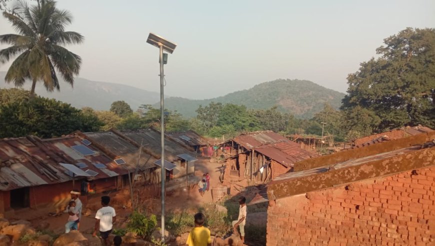 डुंगरिया कंधा राजनगरी पहाड़ियों की तलहटी में रहने वाले दूरदराज के इलाकों में बुनियादी सुविधाओं से वंचित है।