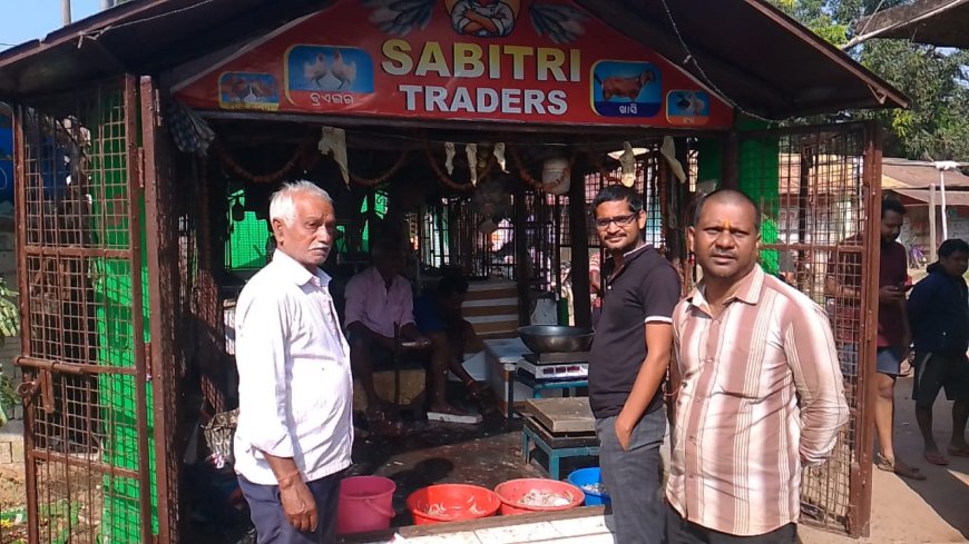 पटना के बाजार में मीट की दुकान पर भारी भीड़