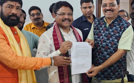 ମାନ୍ୟବର ସ୍ୱାସ୍ଥ୍ୟମନ୍ତ୍ରୀ ଡ. ମୁକେଶ ମହାଲିଙ୍ଗ ନୂଆପଡା ଜିଲ୍ଲା ଗସ୍ତ ବେଳେ ସ୍ବାସ୍ଥ୍ୟ ବିଭାଗ ସମ୍ପର୍କିତ ବିଭିନ୍ନ ସମସ୍ୟା ସମାଧାନ ପାଇଁ ଦାବୀ ପତ୍ର ପ୍ରଦାନ