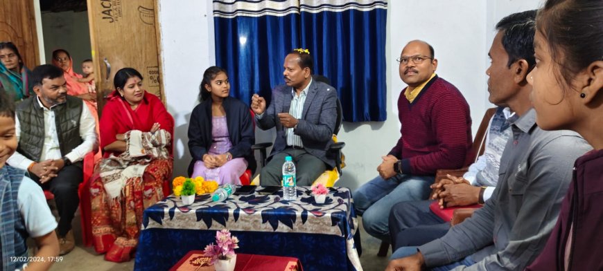 ଜିଲ୍ଲାପାଳଙ୍କ ଦଶମ ଶ୍ରେଣୀ ଛାତ୍ରୀଙ୍କ ଗୃହପରିଦର୍ଶନ