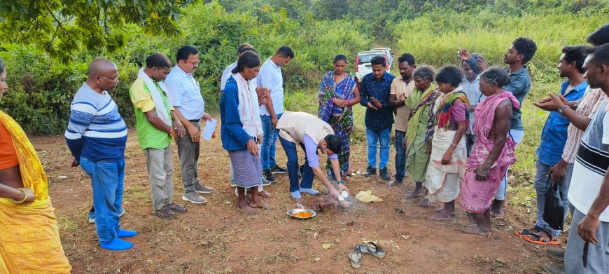 ଜିଲ୍ଲାପାଳଙ୍କ ତ୍ରିଲୋଚନପୁର ପଞ୍ଚାୟତ ଗସ୍ତ :କୁନାକାଡୁ ଠାରେ ପ୍ରଧାମନ୍ତ୍ରୀଙ୍କ ଜନମନ ଯୋଜନା ଗୃହର ଭୂମିପୂଜନ