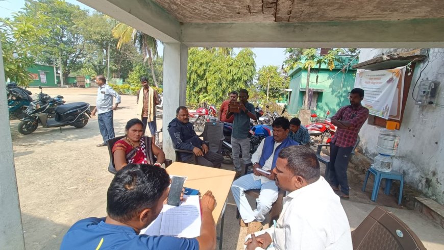 ସମିତି ସଭ୍ୟା ରଶ୍ମିତା ଦୁରିଆ ଓ ସମାଜ ସେବୀ ପ୍ରକାଶ ଦୁରୀଆ ଜୟପାଟଣା ଧାନ ମଣ୍ଡି କୁ ପରିଦର୍ଶନ