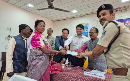 କୋମନା ବ୍ଲକ୍ ରେ ଜିଲ୍ଲା ସ୍ତରୀୟ ଯୁଗ୍ମ ଅଭିଯୋଗ ଶୁଣାଣି ଶିବିର ଅନୁଷ୍ଠିତ