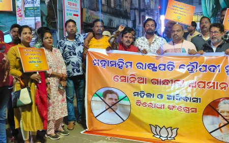 ରାଷ୍ଟ୍ରପତିଙ୍କୁ ଅପମାନ ପ୍ରତିବାଦରେ ବାରିପଦା ବିଜେପି ପକ୍ଷରୁ:ସୋନିଆଙ୍କ କୁଶ ପୁତ୍ତଳିକା ଦାହ