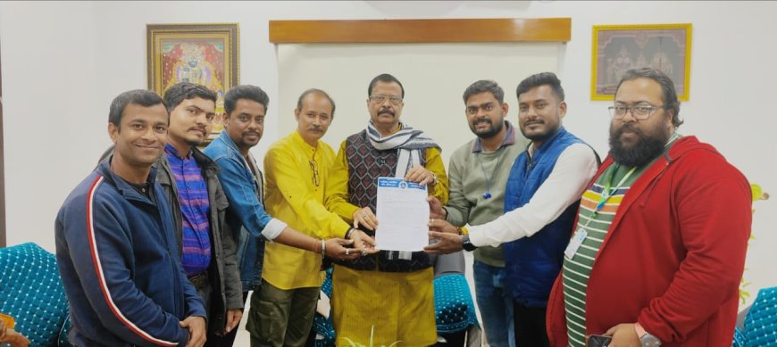 ବ୍ଲକ୍ ରେ "ସାମ୍ବାଦିକଙ୍କୁ ପ୍ରବେଶ ନିଷେଧ" ପୋଷ୍ଟର ଲଗାଯିବା ଘଟଣା,ଜେସିଆଇ ପକ୍ଷରୁ ରାଜସ୍ୱ ମନ୍ତ୍ରୀଙ୍କୁ ଦାବି ପତ୍ର ପ୍ରଦାନ