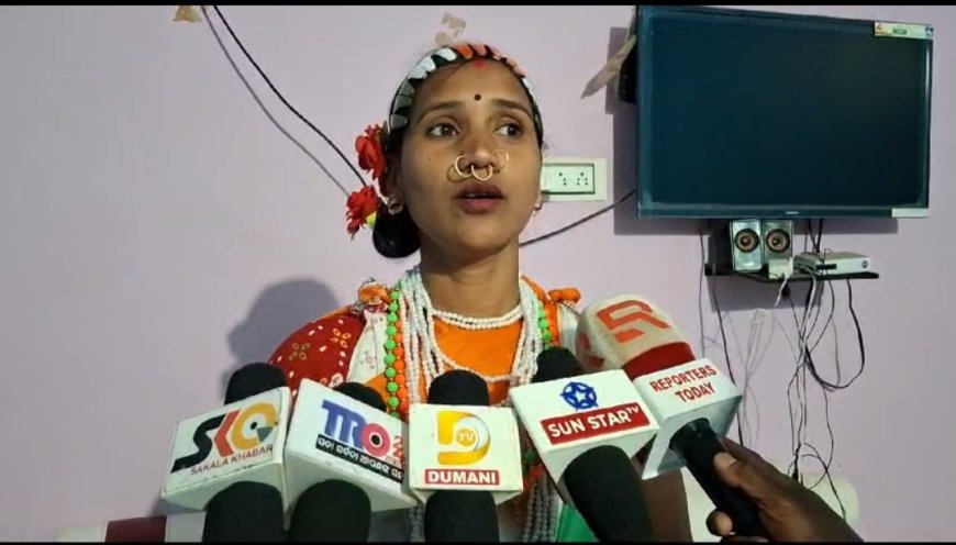 ଦେଶାତ୍ମ ବୋଧକ ଗୀତ ଗାଇ ଚର୍ଚ୍ଚାରେ କୋରାପୁଟ ର ଝିଅ କନକ ଖିଲ