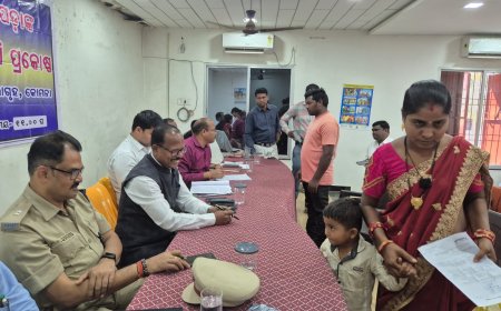 କୋମନା ବ୍ଲକ୍ ରେ ଜିଲ୍ଲା ସ୍ତରୀୟ ଯୁଗ୍ମ ଅଭିଯୋଗ ଶୁଣାଣି ଶିବିର ଅନୁଷ୍ଠିତ