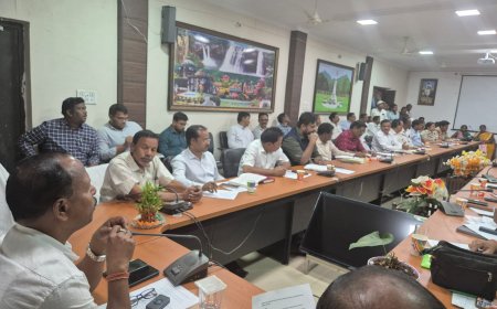 ନୂଆପଡାରେ ଆଦିବାସୀ କଲ୍ୟାଣ ସଂଘ ର ଜିଲ୍ଲାପାଳଙ୍କ ସହିତ  ବୈଠକ