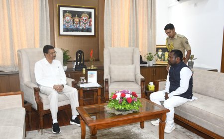 ଅଲଚିକି ଶିକ୍ଷାଦାନକୁ ସୁନିଶ୍ଚିତ କରିବା ଦାବୀରେ ରାଜ୍ୟପାଳଙ୍କୁ ଭେଟି ଦାବି ରଖିଲେ ଅର୍ଜୁନ ମୁର୍ମୁ