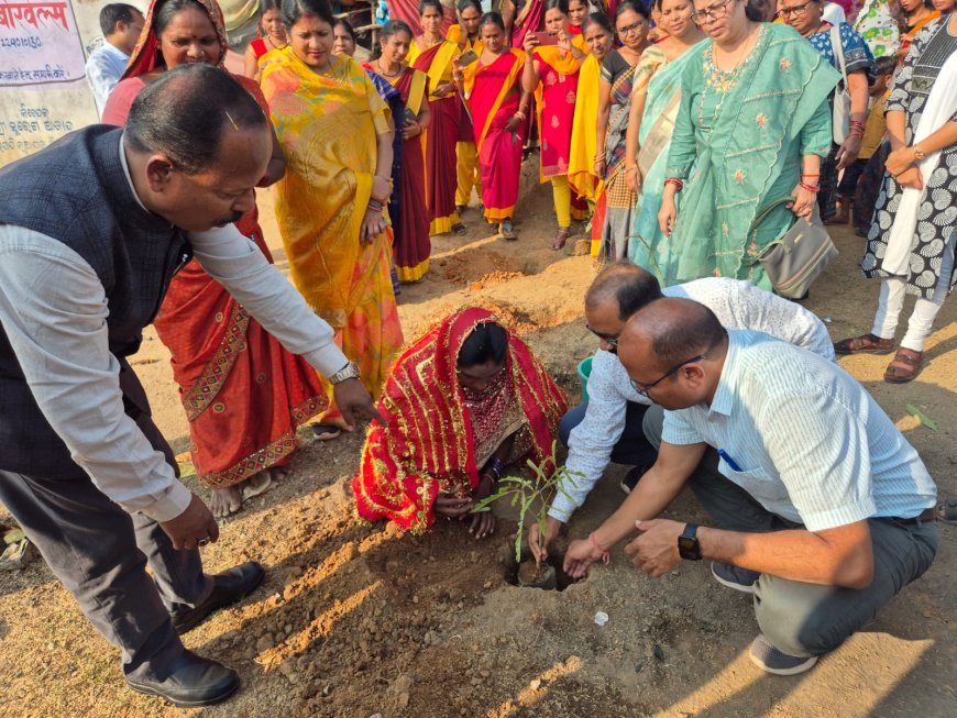ନୂଆପଡ଼ା ଜିଲ୍ଲାରେ ଝିଅ ପାଇଁ ଗଛଟିଏ , ବେଟି ସୁରକ୍ଷା ଓ ପରିବେଶ ରକ୍ଷା ବାର୍ତ୍ତା ପ୍ରଚାର କରୁଛି