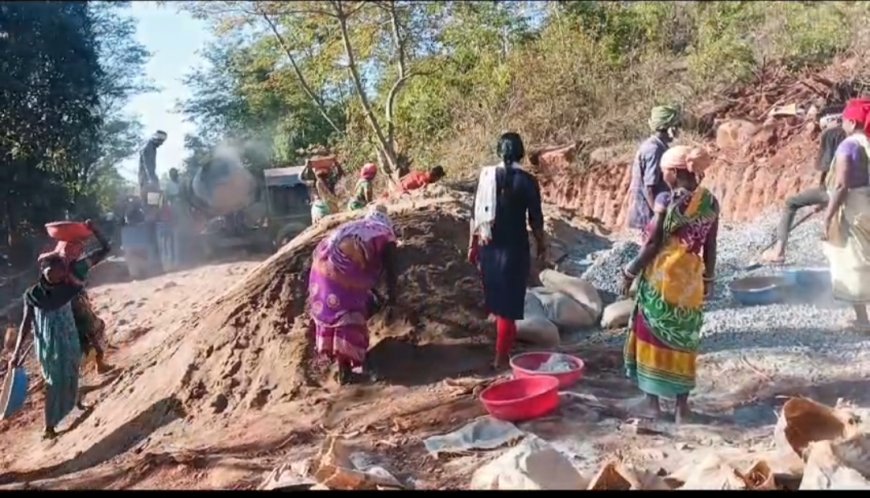 କ୍ଷୀଦ୍ର ଜଳ ସେଚନ କେନାଲ ନିର୍ମାଣ ନିମ୍ନମାନର କାର୍ଯ୍ୟକୁ ନେଇ:ଅଭିଯୋଗ ଆଣିଲେ ଦୁଧାରୀ ସମିତି ସଭ୍ୟା
