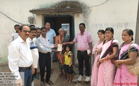 ଜିଲ୍ଲା ଶିକ୍ଷା ଅଧିକାରୀଙ୍କ କୋମନା ବ୍ଲକ ର ବିଭିନ୍ନ ବିଦ୍ୟାଳୟ ପରିଦର୍ଶନ