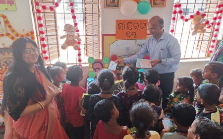 ନନ୍ଦାହାଣ୍ଡି ବ୍ଳକ ଅନ୍ତର୍ଗତ ଜବାଗୁଡା ଗ୍ରାମର ଉଚ୍ଚ ପ୍ରାଥମିକ ବିଦ୍ୟାଳୟ ଠାରେ ପ୍ରବେଶ ଉତ୍ସବ ଓ ଖଡି ଛୁଆଁ କାର୍ଯ୍ୟକ୍ରମ ଅନୁଷ୍ଠିତ