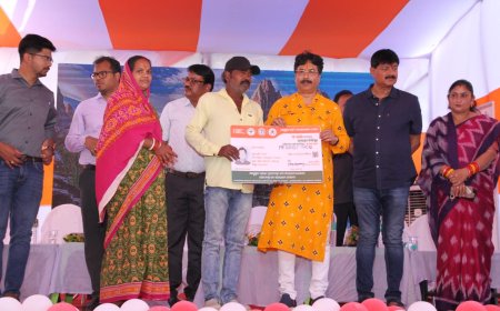 ଆୟୁଷ୍ମାନ ଭାରତ ପ୍ରଧାନ ମନ୍ତ୍ରୀ ଜନ ଆରୋଗ୍ୟ ଯୋଜନା ଏବଂ ଗୋପବନ୍ଧୁ ଜନ ଆରୋଗ୍ୟ ଯୋଜନା ସଂଯୁକ୍ତ ସ୍ୱାସ୍ଥ୍ୟ କାର୍ଡ ବଣ୍ଟନ ଶୁଭାରମ୍ଭ କାର୍ଯ୍ୟକ୍ରମ ଅନୁଷ୍ଠିତ