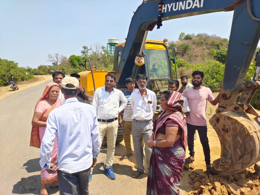 ପଟ୍ଟାଧାରୀଙ୍କ କ୍ଷତିପୂରଣ ନ ହେବା ପର୍ଯ୍ୟନ୍ତ ରାସ୍ତା ନିର୍ମାଣ ବନ୍ଦ ଦାବୀସତ୍ୱେ ଠିକାଦାର ଙ୍କର ଜୋର ଜବରଦସ୍ତ କାମକୁ ନେଇ ଉତ୍ତେଜନା