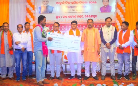 ନବରଙ୍ଗପୁର ଠାରେ ଜିଲ୍ଲା ସ୍ତରୀୟ ଆନ୍ତର୍ଜାତିକ ଶ୍ରମିକ ଦିବସ ପାଳନ