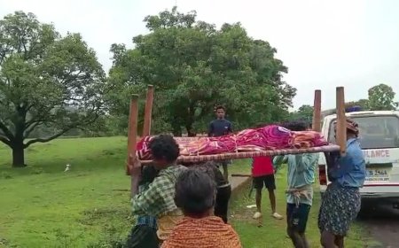 ଗାଁ କୁ ଯାଇପାରୁନି ଆମ୍ବୁଲାନ୍ସ,5କିଲୋ ମିଟର  ମାଆ ଶବକୁ ଖଟରେ ବହିଲେ