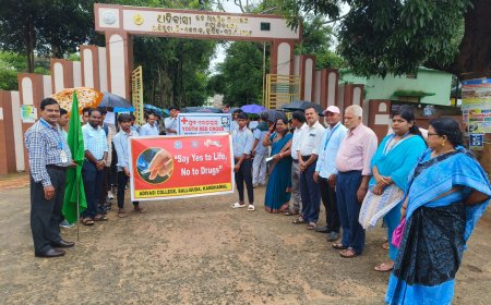 ଆଦିବାସୀ ମହାବିଦ୍ୟାଳୟ ତରଫରୁ ନିଶା ନିବାରଣ ସଚେତନତା ଶୋଭାଯାତ୍ରା