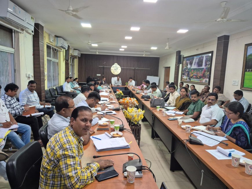 ନୂଆପଡାରେ ଜିଲ୍ଲା ରାଜସ୍ବ ଅଧିକାରୀ ବୈଠକ ଅନୁଷ୍ଠିତ