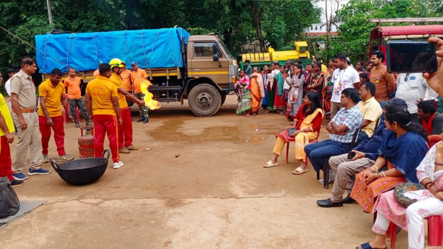ବହୁମୁଖୀ ବାତ୍ୟା ଆଶ୍ରୟ ସ୍ଥଳୀ, ସଦରଙ୍ଗା, କୋଟପାଡ଼ ଠାରେ MOCK ଡ୍ରିଲ
