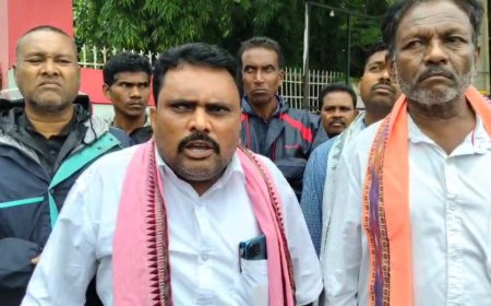 ଦେଶିଆ ନାଟକ ମାନଙ୍କରେ ପରିବେଷିତ ହେଉଥିବା ଅଶ୍ଳୀଳ ନୃତ୍ୟ, ଅଶ୍ଳୀଳ ଗୀତ ଓ ଅଶ୍ଳୀଳ ପୋଷାକ ଉପରେ ରୋକ ଲଗେଇବା ପାଇଁ ଜିଲ୍ଲା ଆରକ୍ଷୀ ଅଧିକ୍ଷକଙ୍କୁ ସ୍ମାରକ ପତ୍ର ପ୍ରଦାନ