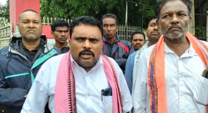 ଦେଶିଆ ନାଟକ ମାନଙ୍କରେ ପରିବେଷିତ ହେଉଥିବା ଅଶ୍ଳୀଳ ନୃତ୍ୟ, ଅଶ୍ଳୀଳ ଗୀତ ଓ ଅଶ୍ଳୀଳ ପୋଷାକ ଉପରେ ରୋକ ଲଗେଇବା ପାଇଁ ଜିଲ୍ଲା ଆରକ୍ଷୀ ଅଧିକ୍ଷକଙ୍କୁ ସ୍ମାରକ ପତ୍ର ପ୍ରଦାନ